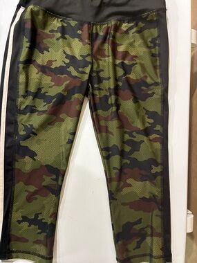 Athletic Works Black & Camouflage Performance Leggings with White Side Stripes!